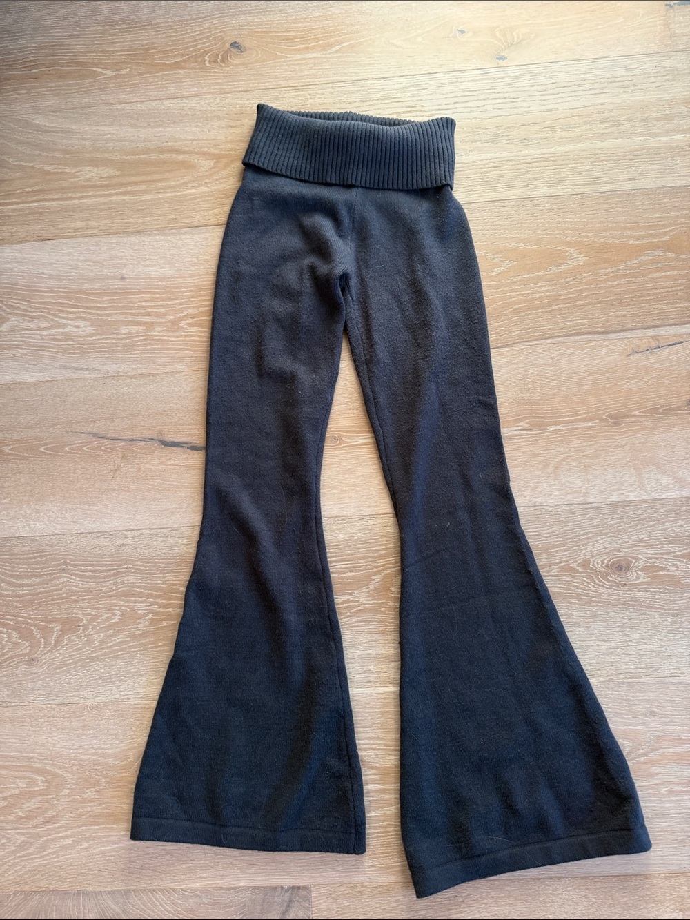 Edikted Black Ribbed-Fold Flare Leggings